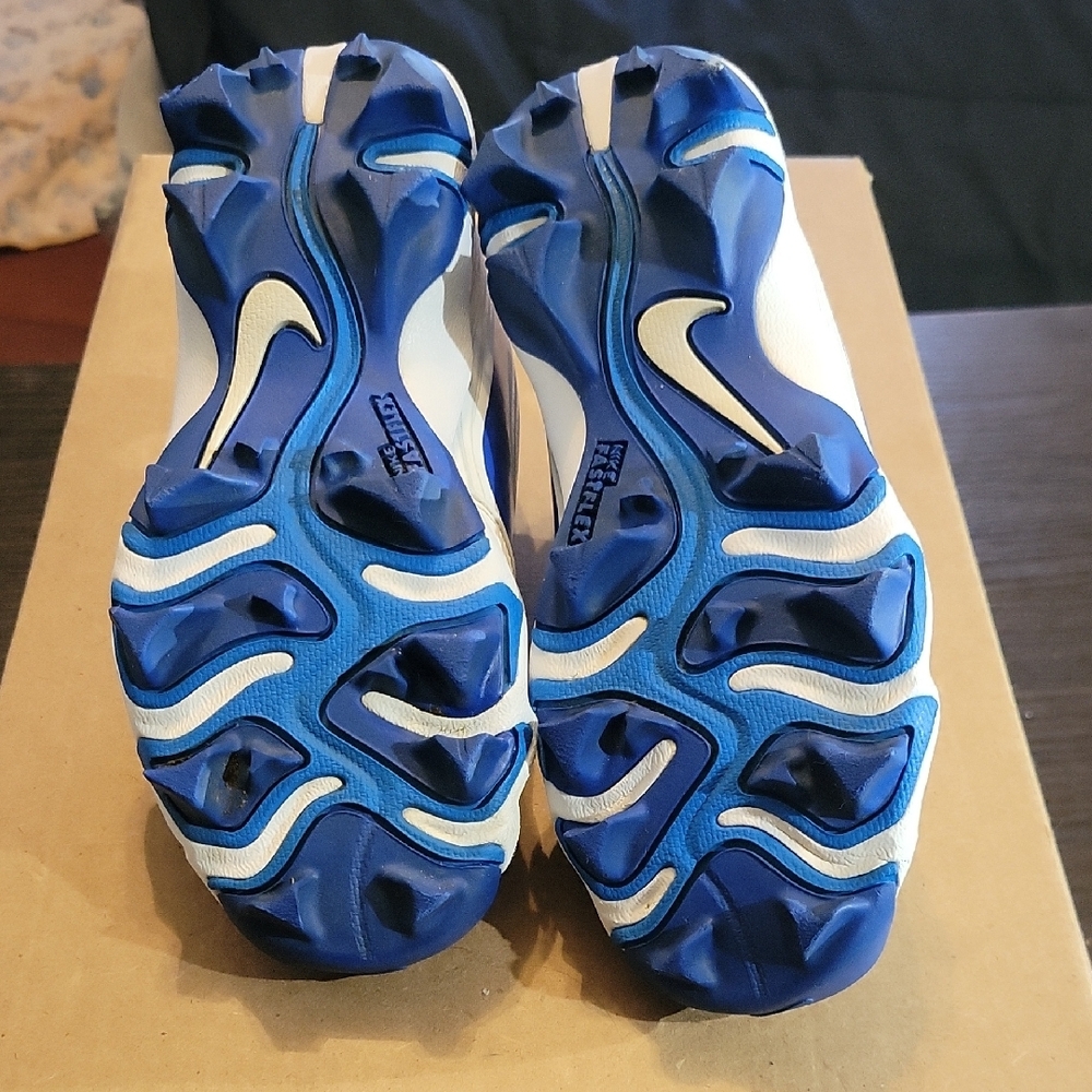 Nike Hyperdiamond 3 White and Blue Kids Cleats (2020) 12c EUC - Picture 9 of 10